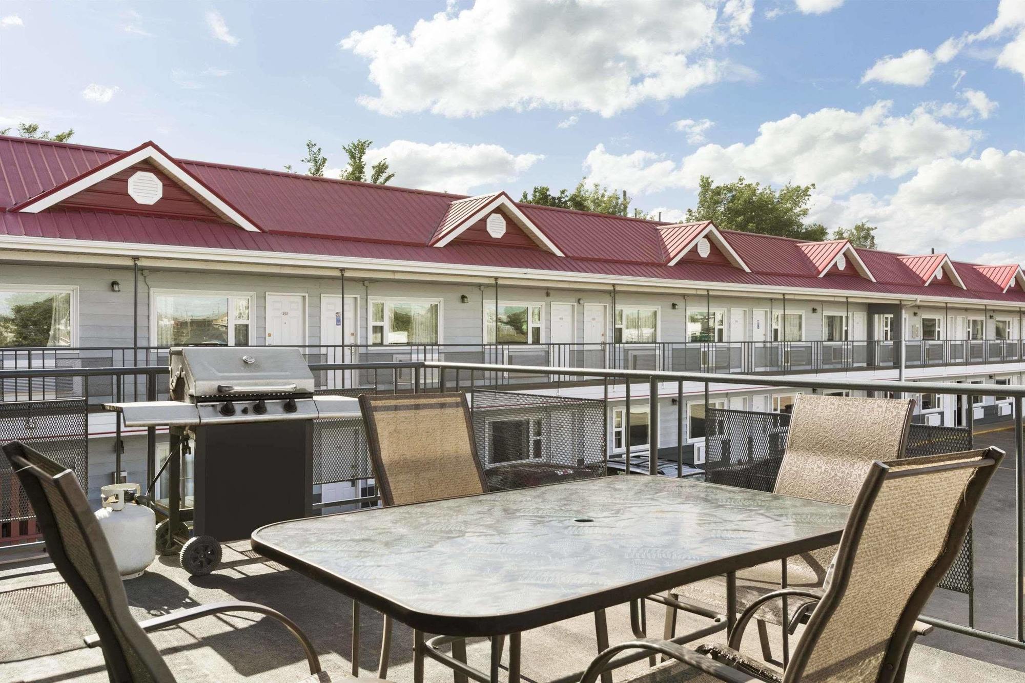 Thriftlodge Saskatoon Exterior photo